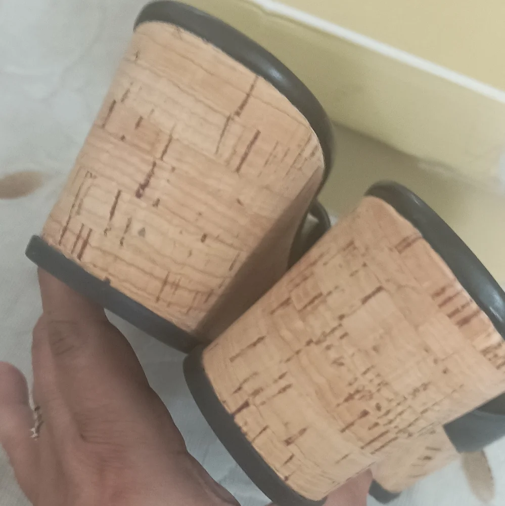 Authentic Michael Kors Elsa Platforms for women - Picture 5 of 11